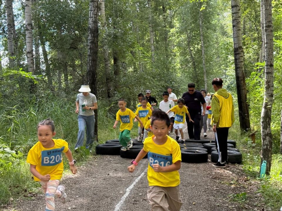 弯腰穿梭 弯腰穿梭