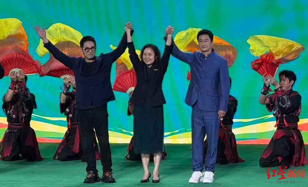 顾爱刚, 文化氛围 顾爱刚, 文化氛围