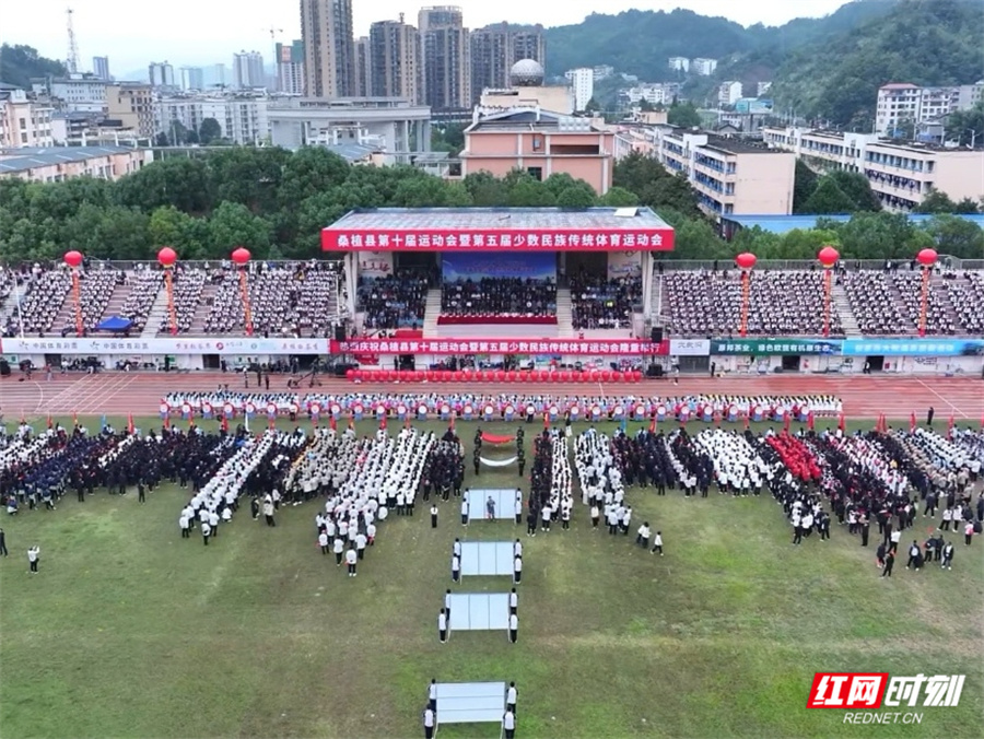 彩旗队, 民族特色, 浸润每一个